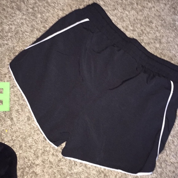 Fashion nova running shorts size large - Picture 2 of 2